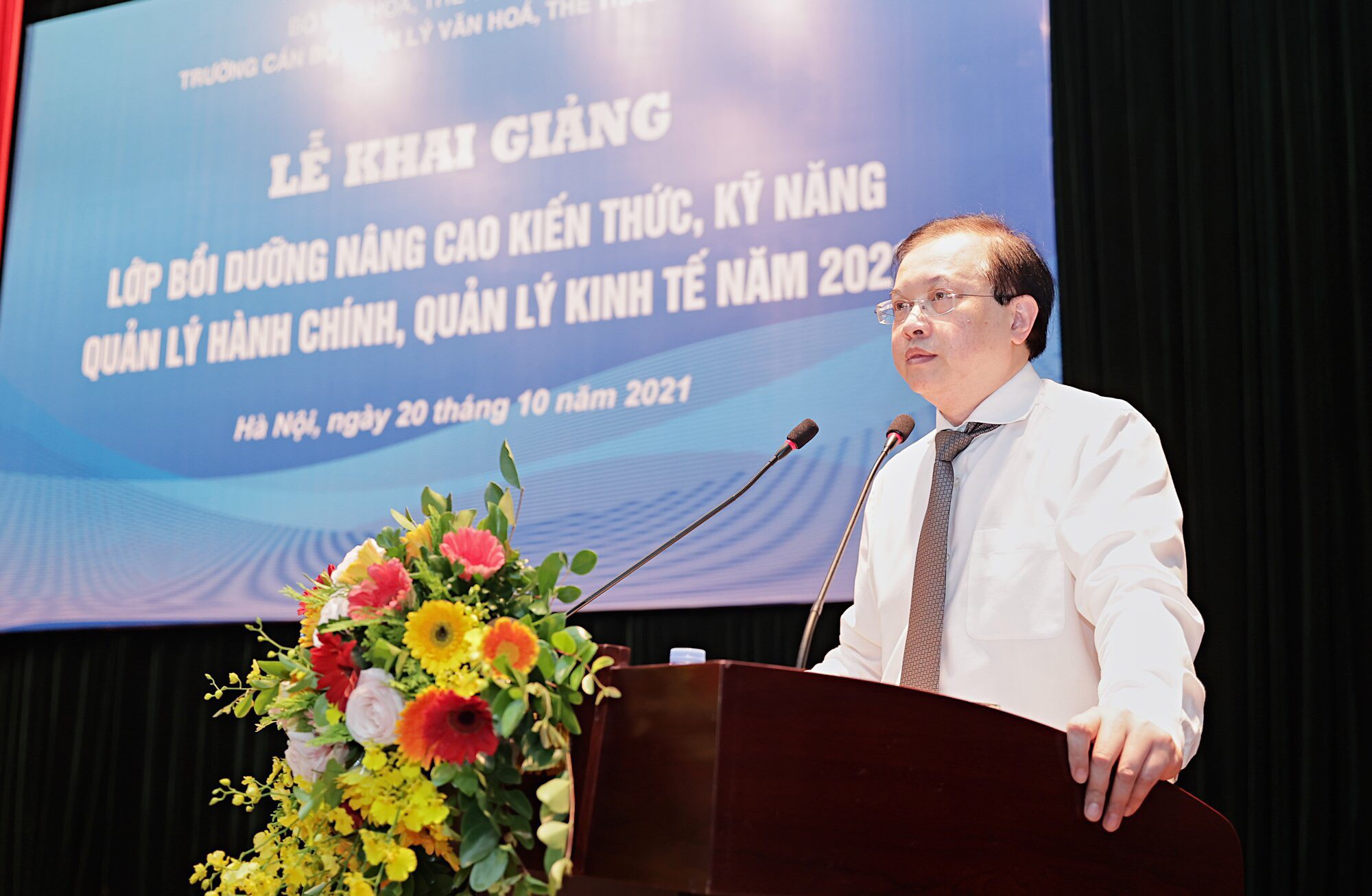 Thứ trưởng Bộ VHTTDL Tạ Quang Đông phát biểu tại Lễ khai giảng. Ảnh: Minh Khánh